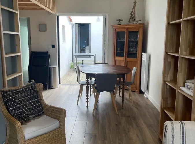 La Caravelle Nyaraló *